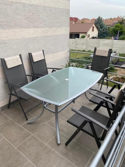 Tocc Apartman Gyál Dış mekan fotoğraf